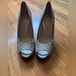 Audrey Brooke Silver and Gold Stileto size 6